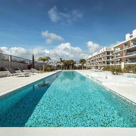 Modern 1-bed With Terrace