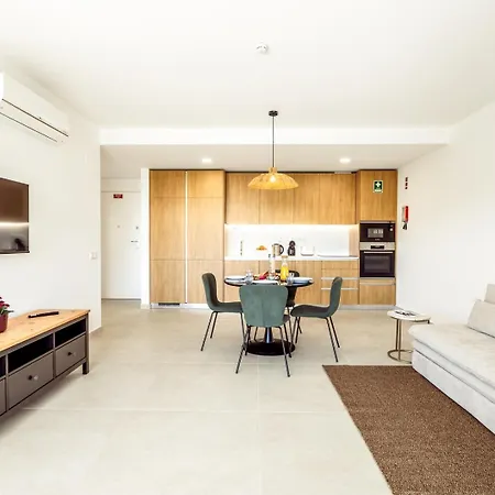 Modern 1-bed With Terrace -