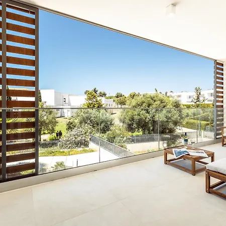 Modern 1-bed With Terrace شقة