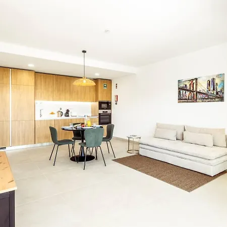 Lejlighed Modern 1-bed With Terrace