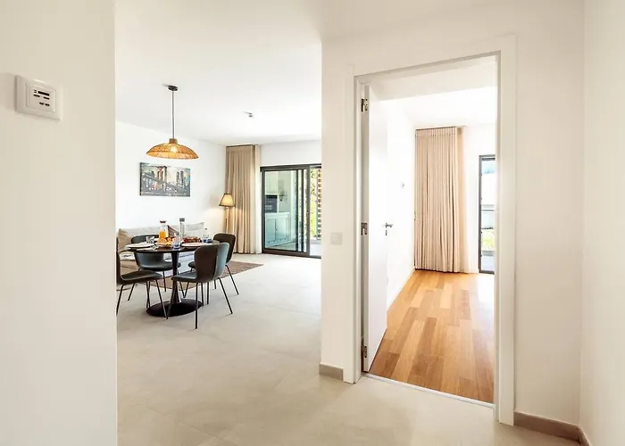 Modern 1-bed With Terrace Lejlighed *