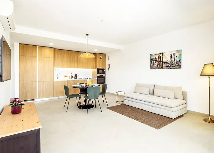 Lejlighed Modern 1-bed With Terrace