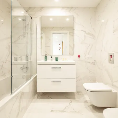 Modern 1-bed With Terrace