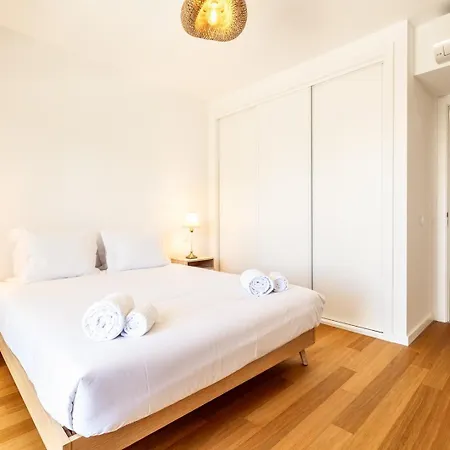 Modern 1-bed With Terrace *