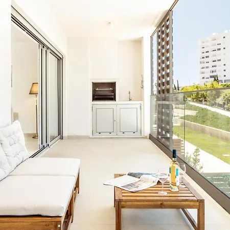 Modern 1-bed With Terrace